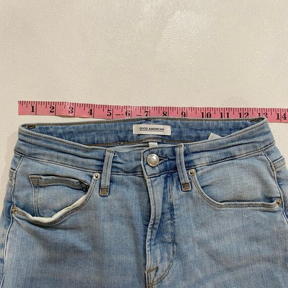 Good American Light Wash Denim Bermuda Shorts Size 2/26 - Picture 4 of 8